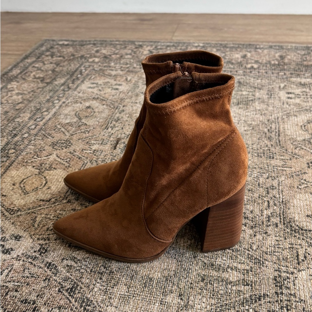Steve Madden - Elegant Brown Suede Ankle Boots (7.5)